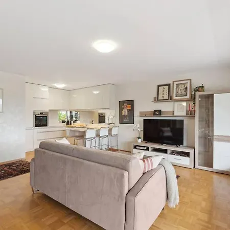 Tourelle - Moderne Dans Le Centre De Appartement *